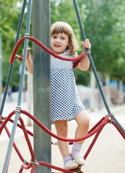 Smiling child climbing at ropes — Stock Photo, Image