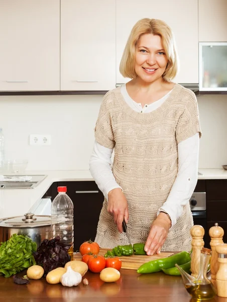 Housewife cooking at home — Stock Photo, Image