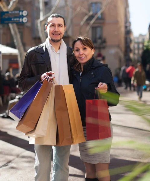 Girl and guy with purchases — Stock Photo, Image