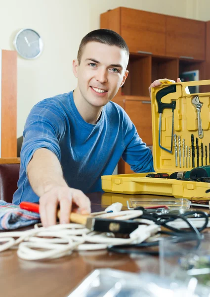 Homem com ferramentas de trabalho — Fotografia de Stock