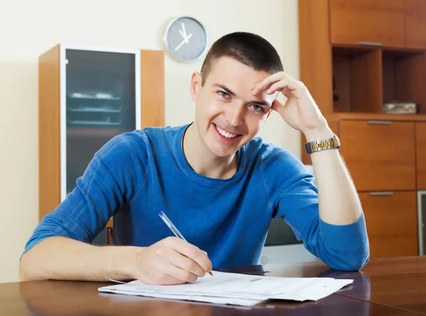 Happy man  fills in questionnaire — Stock Photo, Image