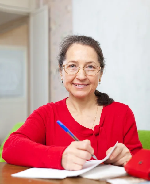 Mature woman counts  family budget — Stock Photo, Image