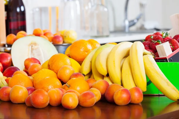 Fruits on kitchen table — Stock Photo, Image