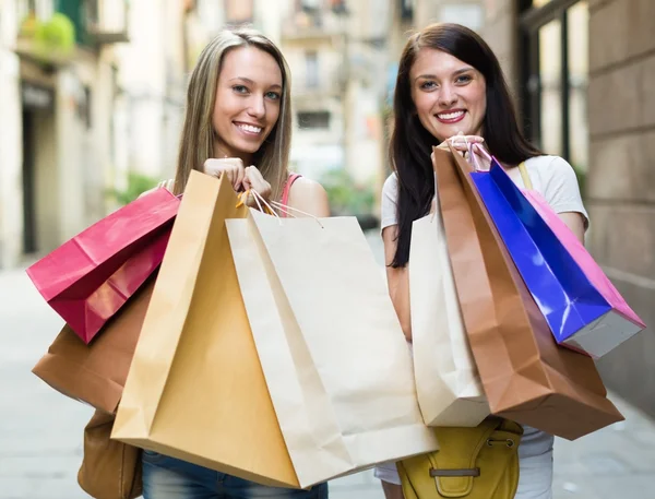 Dziewczyny z torby na zakupy — Zdjęcie stockowe
