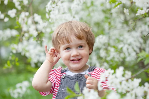 Glückliches kleines Mädchen — Stockfoto