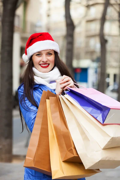 Mujer con compras en la calle — Foto de Stock