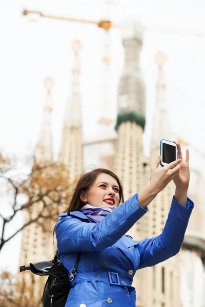 Smartphone fotoğraf çekimi ile kadın turist — Stok fotoğraf