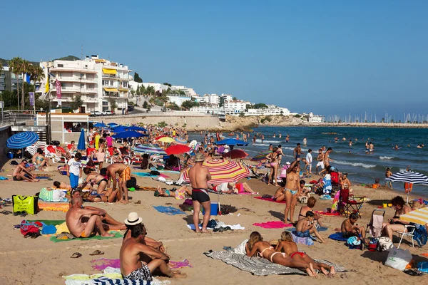 Ludzi na plaży w sitges — Zdjęcie stockowe