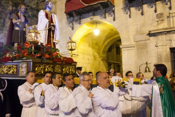 Procesión nocturna durante la Semana Santa de España — Foto de Stock
