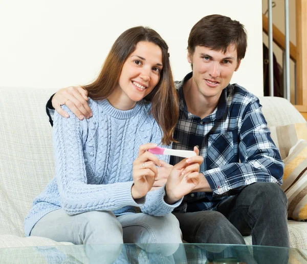 Happy couple with pregnancy test — Stock Photo, Image