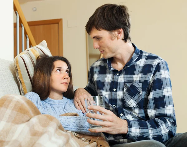 Loving man caring for sick girlfriend — Stock Photo, Image