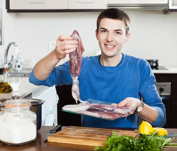 Guy holding raw calamari — Stock Photo, Image