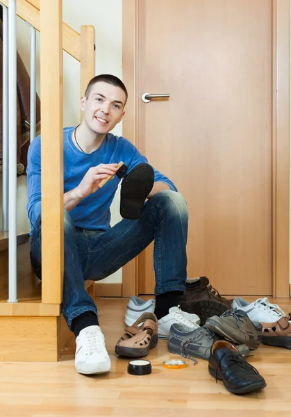 Killen rengöring skor — Stockfoto