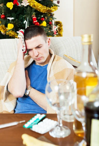 El hombre que sufre con resaca — Foto de Stock