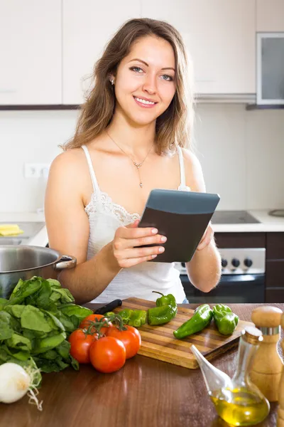 Woman going to cook the food — Stock Photo, Image