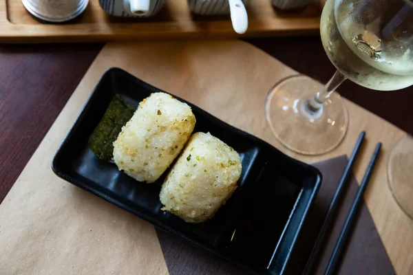 Onigiri bile de orez — Fotografie, imagine de stoc