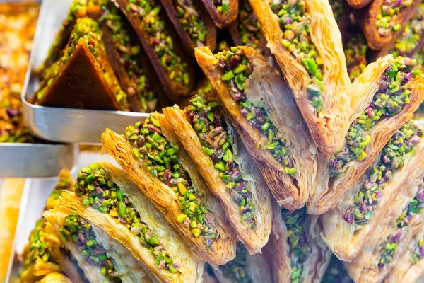 Populär turkisk Baklava dessert. — Stockfoto