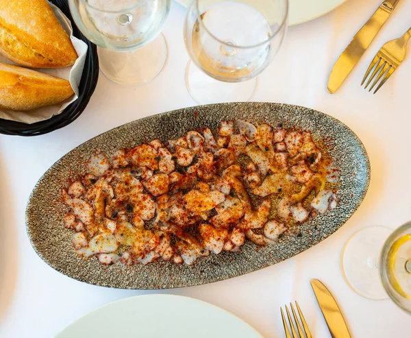 Nationaal gerecht van de Italiaanse keuken is octopus carpaccio — Stockfoto