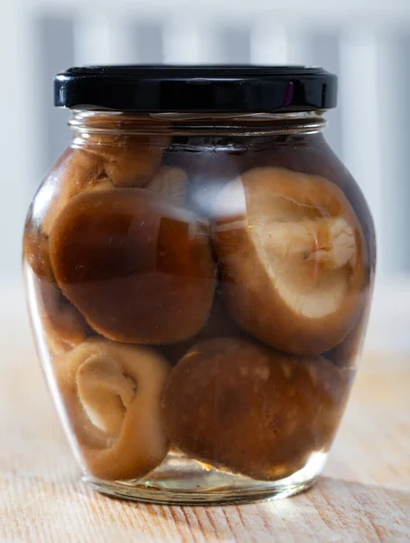 Closed glass jar with natural shiitake — Stock Photo, Image