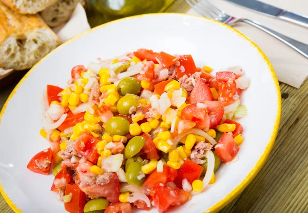 Salad with canned tuna, olives and corn — Stock Photo, Image