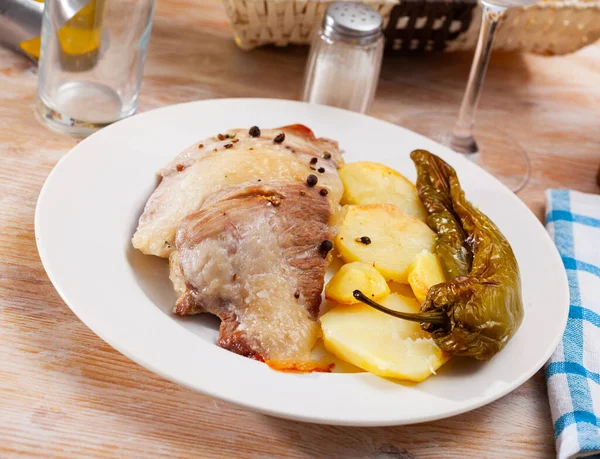 Close up of tasty baked pork with potatoes, nobody — Stock Photo, Image