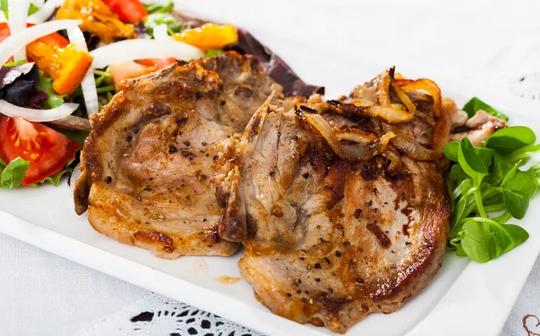 Roasted pork steak with vegetable salad — Stock Photo, Image