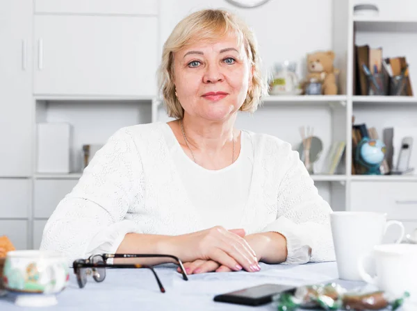 Mature woman at home — Stock Photo, Image