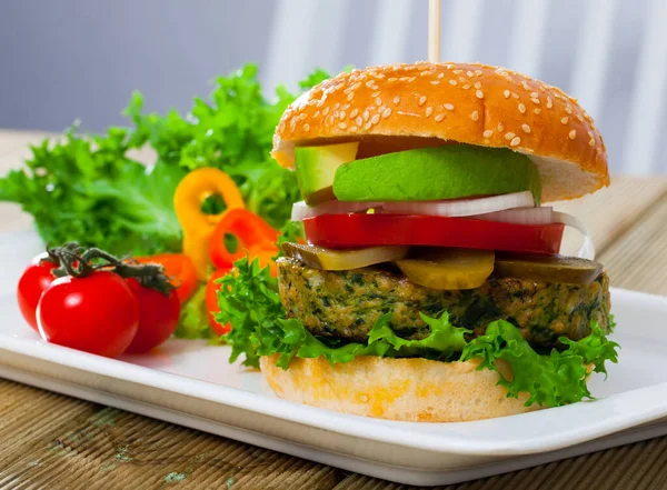 Wegańskie burger z zieleni — Zdjęcie stockowe