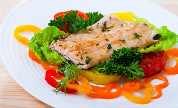 Roasted trout fillet with vegetables — Stock Photo, Image