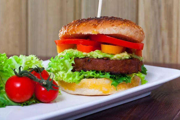 Tasty healthy vegetarian hamburger — Stock Photo, Image