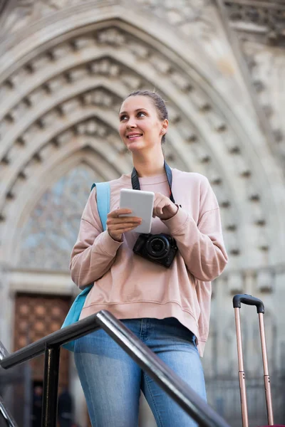 Tourisme à la recherche de la direction — Photo