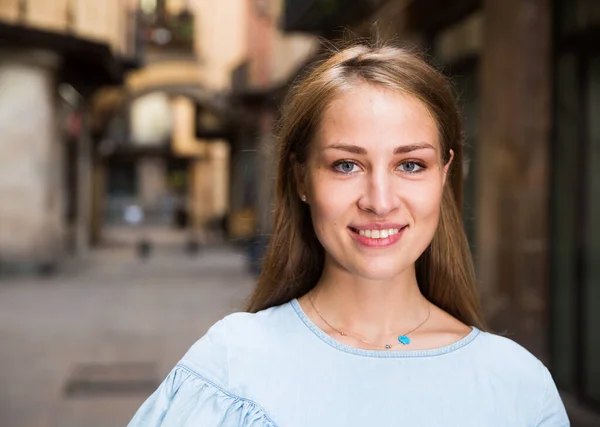 Retrato de menina em Barcelona — Fotografia de Stock