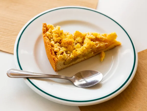 El postre tradicional de la cocina europea es tarta de manzana —  Fotos de Stock