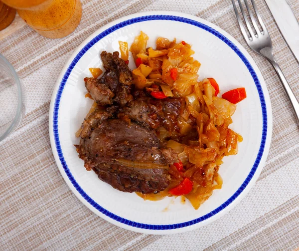 Appetizing cabbage stewed with pork meat on plate — Stock Photo, Image