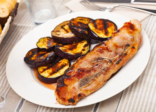 Delicious roasted pork shoulder meat served with grilled eggplant — Stock Photo, Image