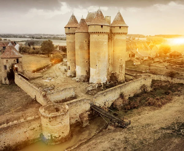 Kilátás gyönyörű kastély Chateau Sarzay — Stock Fotó