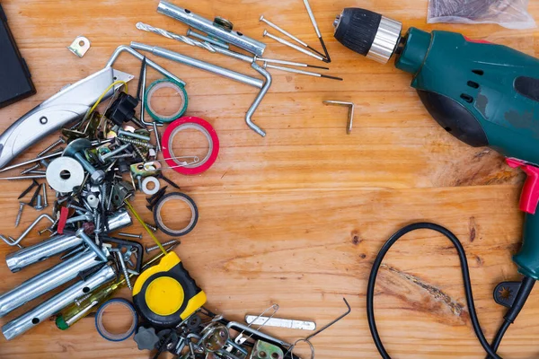 Handgereedschap op houten tafel met kopieerruimte — Stockfoto