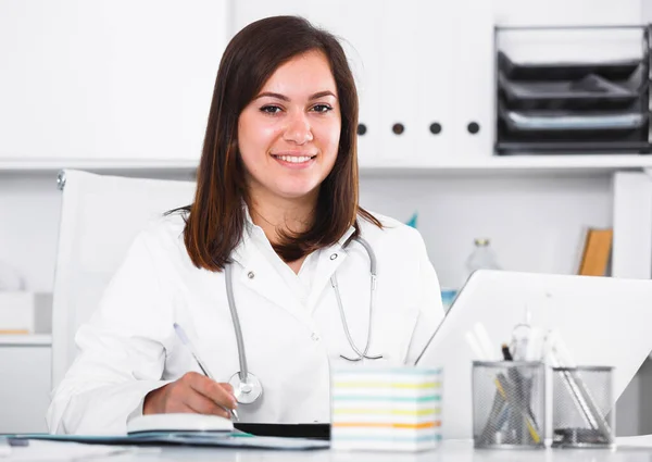 Médico pronto para clientes — Fotografia de Stock