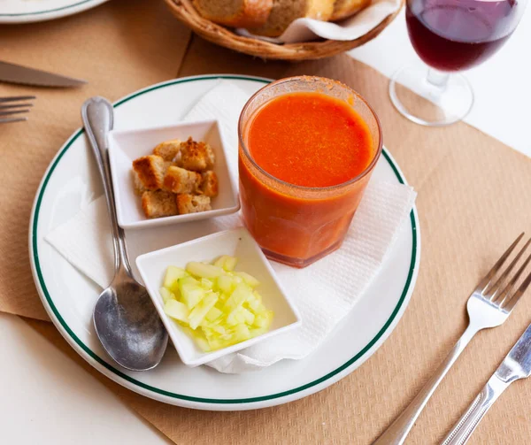 Beliebtes Gericht der spanischen Küche Gazpacho — Stockfoto