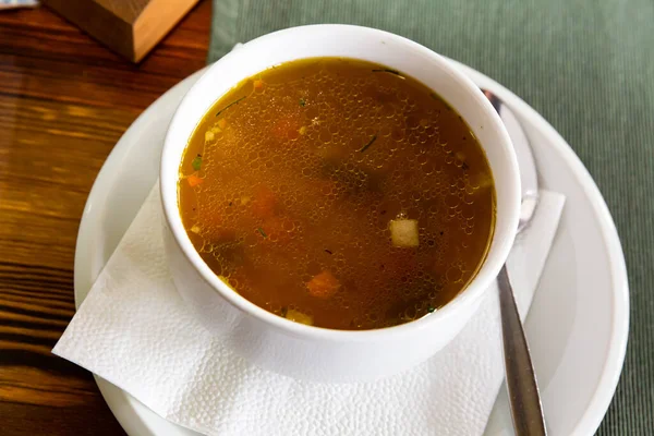 Sopa con ternera y pasta —  Fotos de Stock