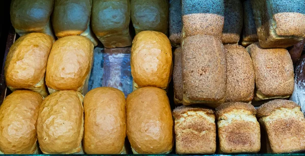 Loafs of bread from Russia on counter in supermarket — Stock Photo, Image