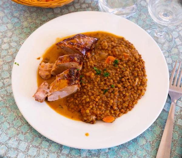 Stock image Delicious pork tenderloin with mousserons sauce and lentils