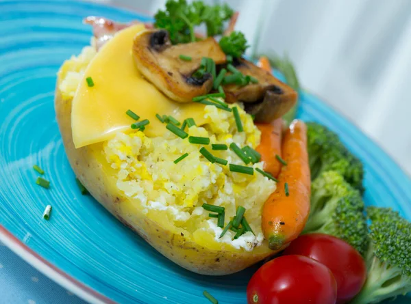 Aardappel gebakken met spek, champignons — Stockfoto