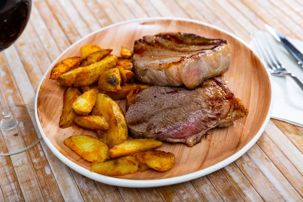 Delicious roasted veal chop served with potato — Stock Photo, Image