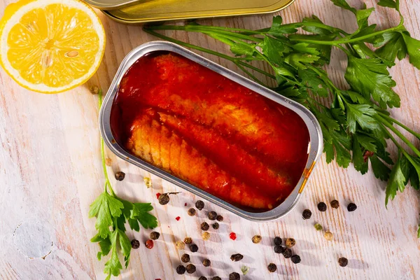 Makrelenfilets in Tomatensauce — Stockfoto