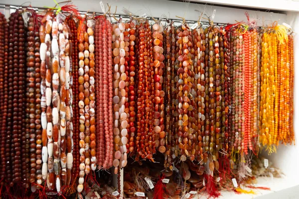 Beads from gems strung on thread in jewelry accessories store — Stock Photo, Image