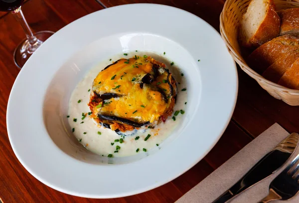 Musaka con melanzane e tonno. — Foto Stock