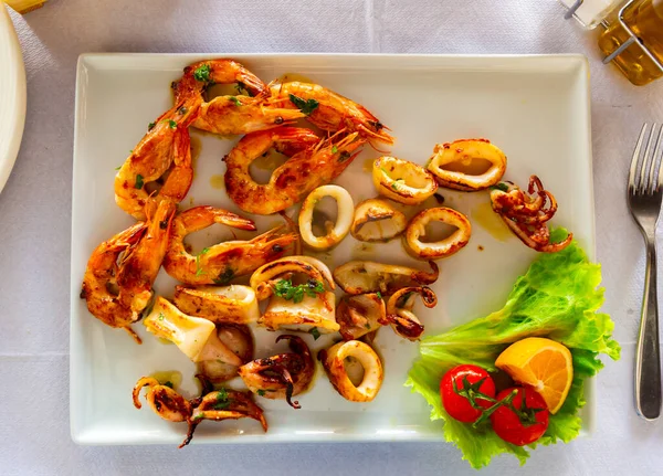 Appetizing grilled seafood —  Fotos de Stock