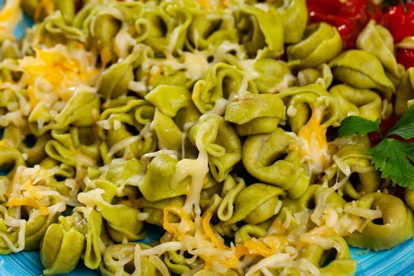 Italian spinach tortellini pasta with tomato sauce — Stock Photo, Image