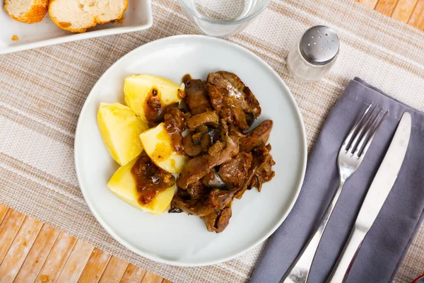 Fried rabbit liver served with boiled potato — Stock Photo, Image